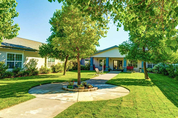 Courtyard at Mountain View Assisted Living and Memory Care with benches and trees